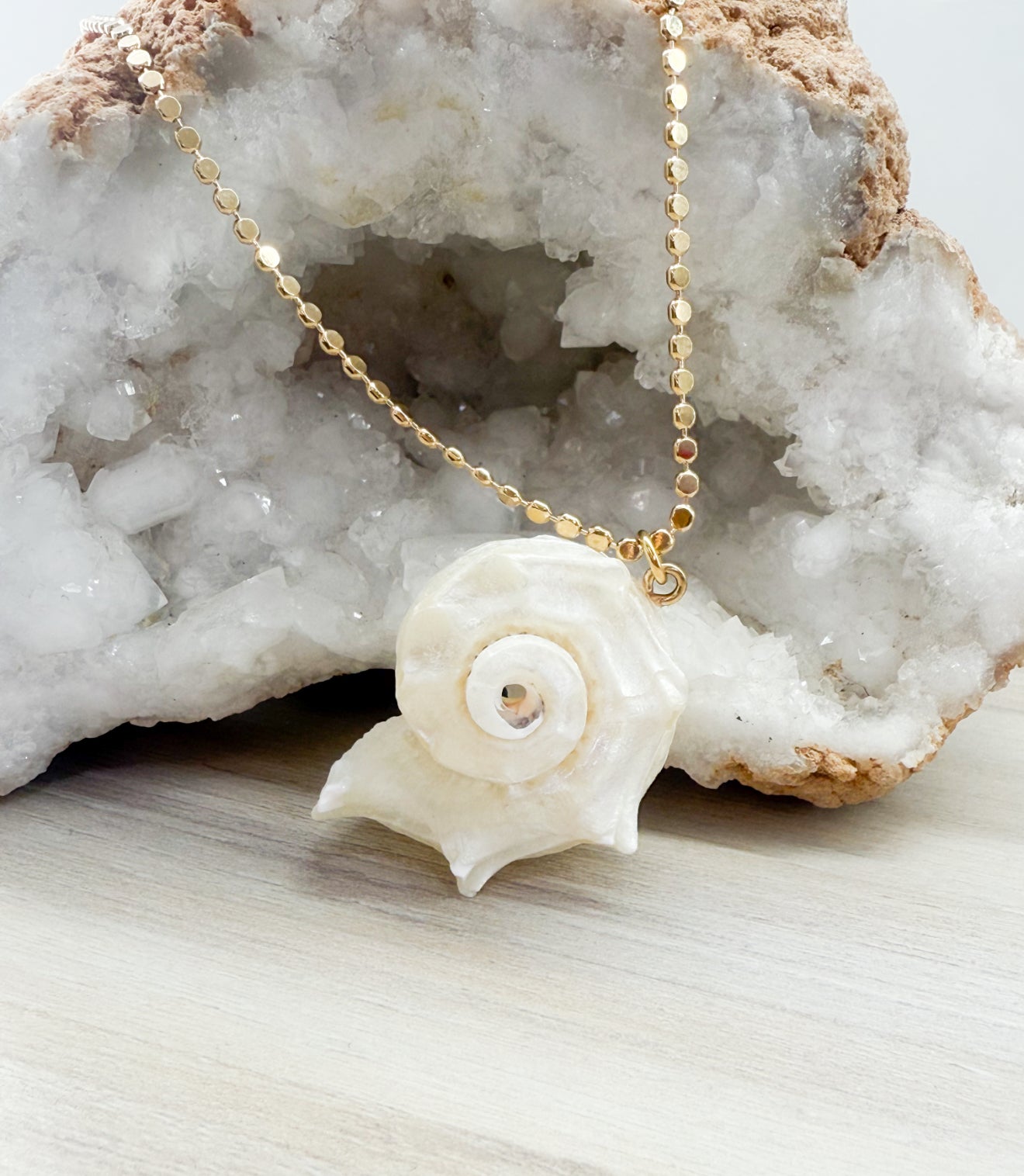 Caracol Mini militar Flat Necklace