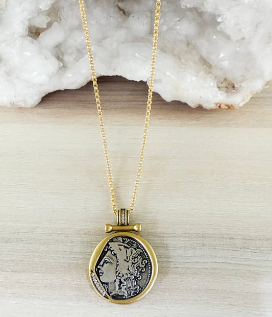 Medalla Griega Necklace