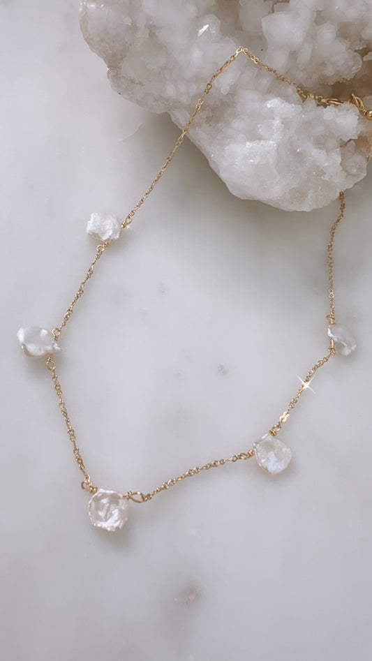 Lizzie Pearl Necklace